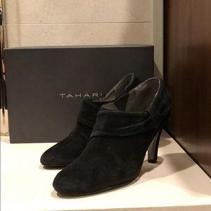 Tahari blacksuede women’s heels sz 8 1/2 TA –grant